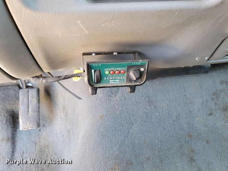 image for item DM2375 2003 Ford F450 Super Duty XLT  flatbed truck