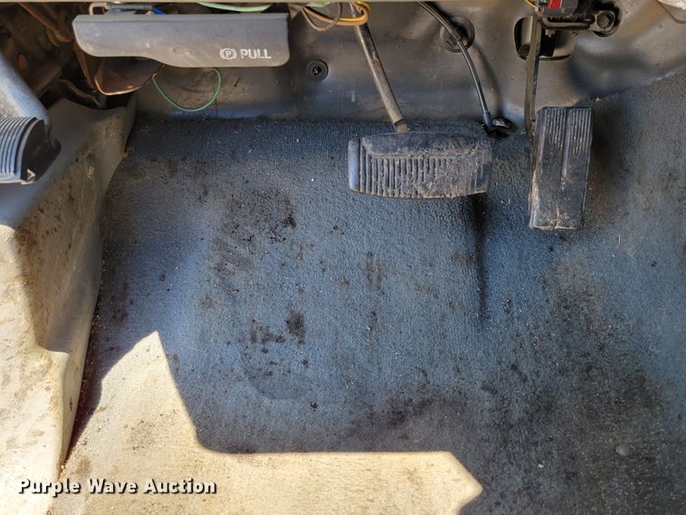 image for item DM2375 2003 Ford F450 Super Duty XLT  flatbed truck