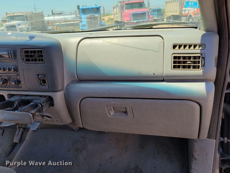 image for item DM2375 2003 Ford F450 Super Duty XLT  flatbed truck