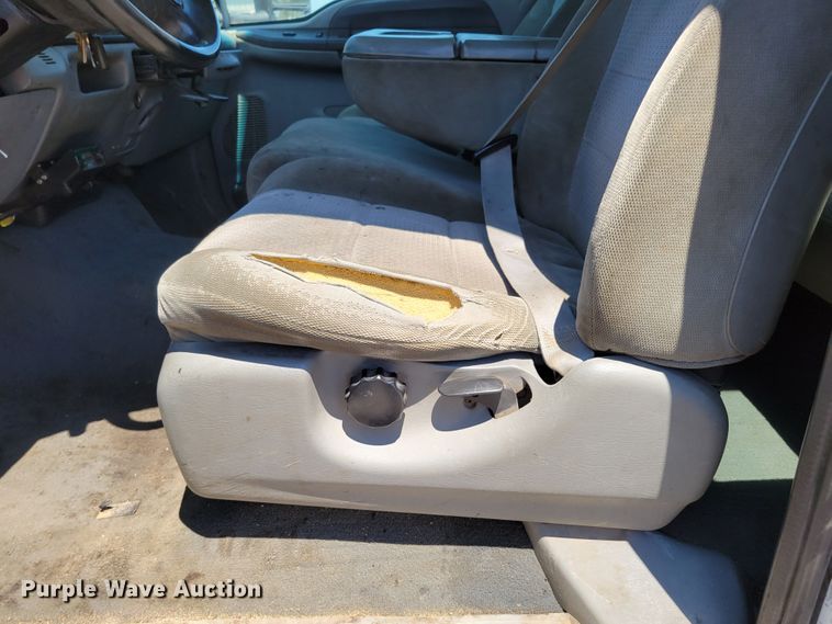 image for item DM2375 2003 Ford F450 Super Duty XLT  flatbed truck