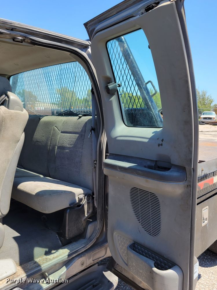 image for item DM2375 2003 Ford F450 Super Duty XLT  flatbed truck