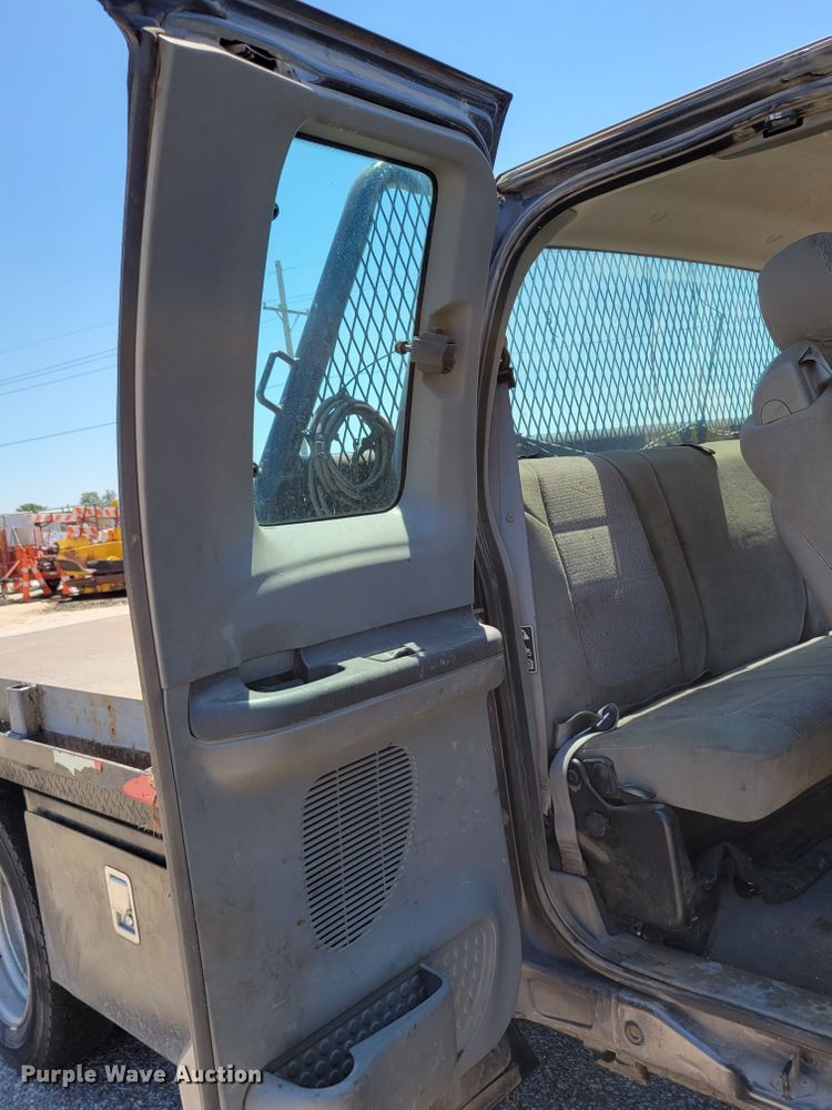 image for item DM2375 2003 Ford F450 Super Duty XLT  flatbed truck