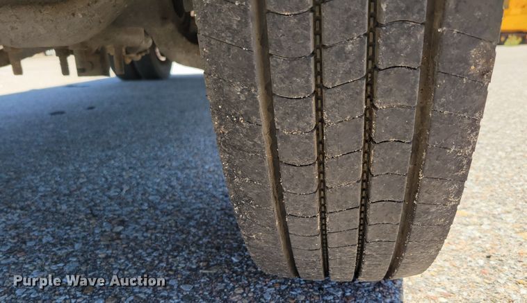 image for item DM2375 2003 Ford F450 Super Duty XLT  flatbed truck