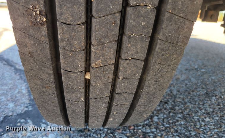 image for item DM2375 2003 Ford F450 Super Duty XLT  flatbed truck