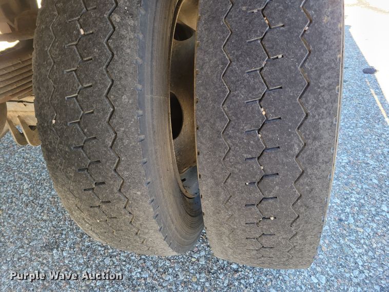 image for item DM2375 2003 Ford F450 Super Duty XLT  flatbed truck