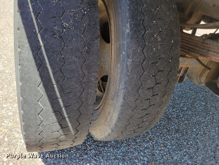 image for item DM2375 2003 Ford F450 Super Duty XLT  flatbed truck