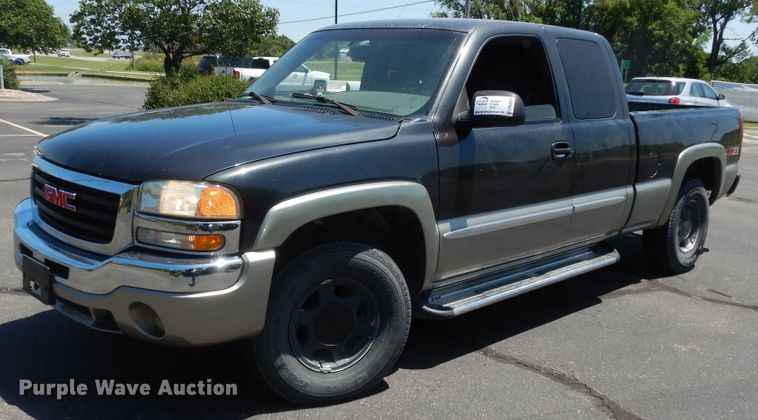 image for item DM3031 2003 GMC Sierra 1500  Ext. Cab pickup truck