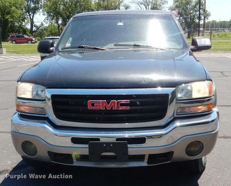 image for item DM3031 2003 GMC Sierra 1500  Ext. Cab pickup truck