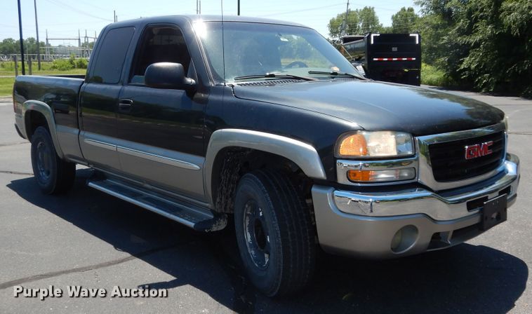 image for item DM3031 2003 GMC Sierra 1500  Ext. Cab pickup truck