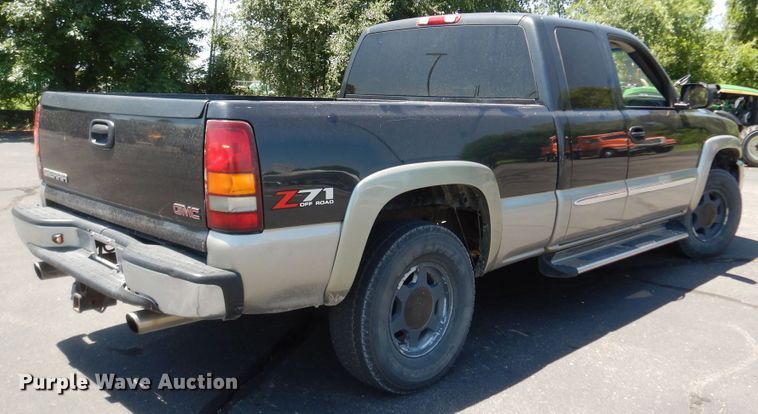 image for item DM3031 2003 GMC Sierra 1500  Ext. Cab pickup truck