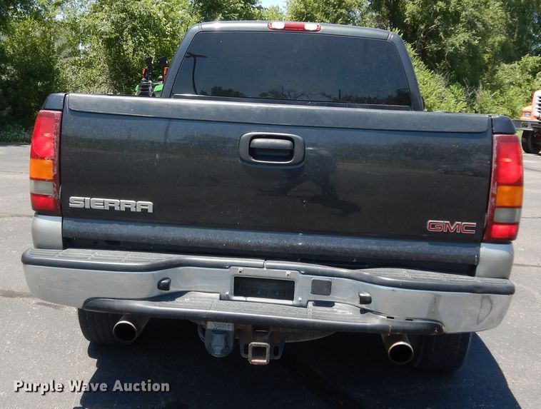 image for item DM3031 2003 GMC Sierra 1500  Ext. Cab pickup truck