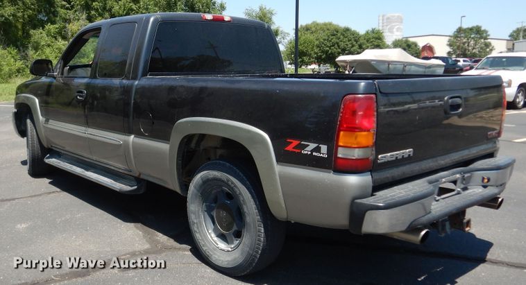 image for item DM3031 2003 GMC Sierra 1500  Ext. Cab pickup truck