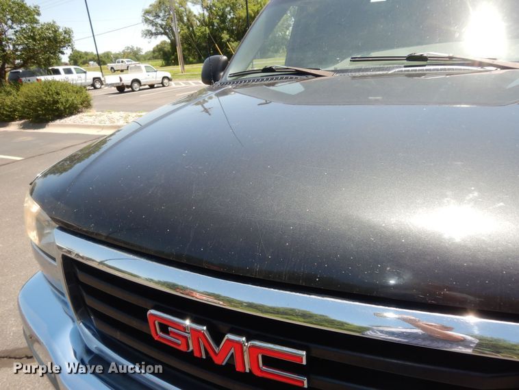 image for item DM3031 2003 GMC Sierra 1500  Ext. Cab pickup truck