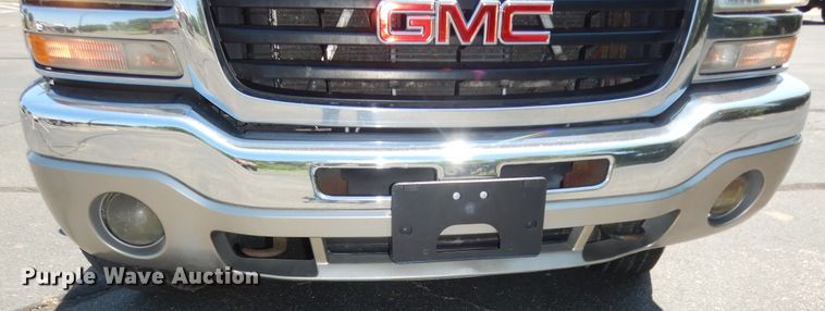 image for item DM3031 2003 GMC Sierra 1500  Ext. Cab pickup truck