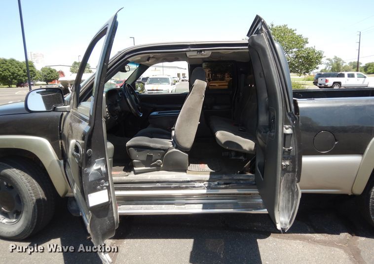 image for item DM3031 2003 GMC Sierra 1500  Ext. Cab pickup truck