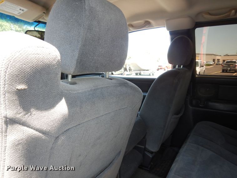 image for item DM3031 2003 GMC Sierra 1500  Ext. Cab pickup truck