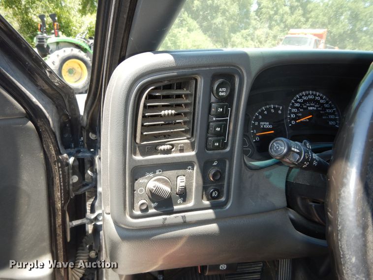 image for item DM3031 2003 GMC Sierra 1500  Ext. Cab pickup truck