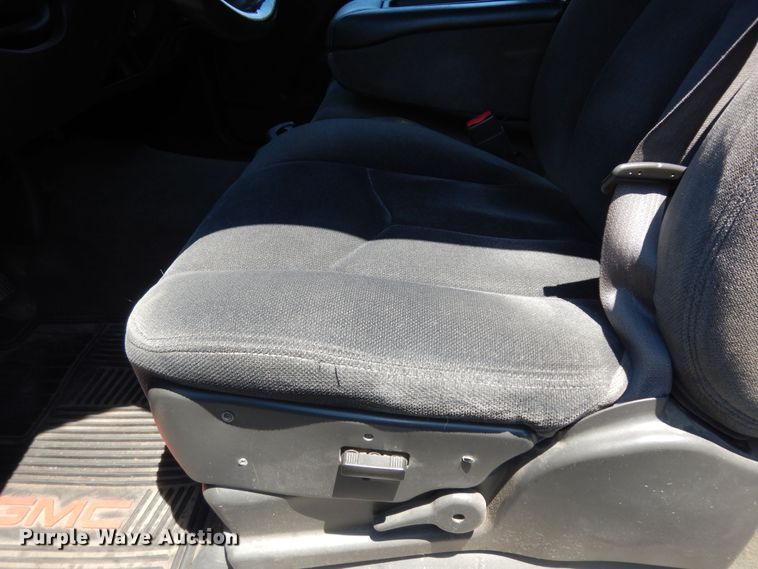 image for item DM3031 2003 GMC Sierra 1500  Ext. Cab pickup truck