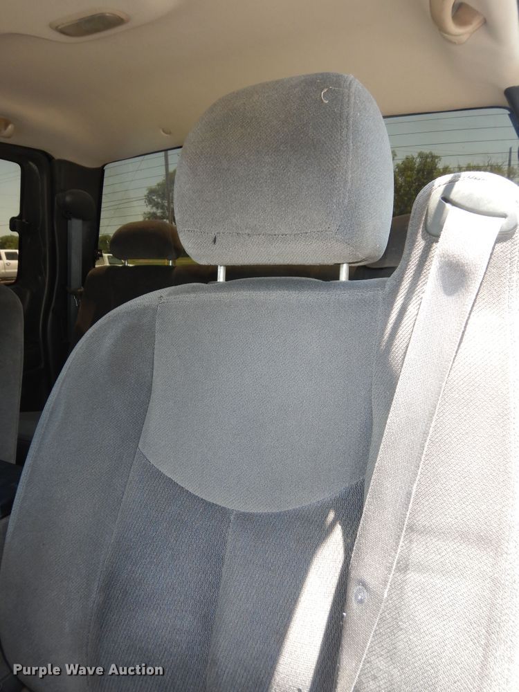 image for item DM3031 2003 GMC Sierra 1500  Ext. Cab pickup truck