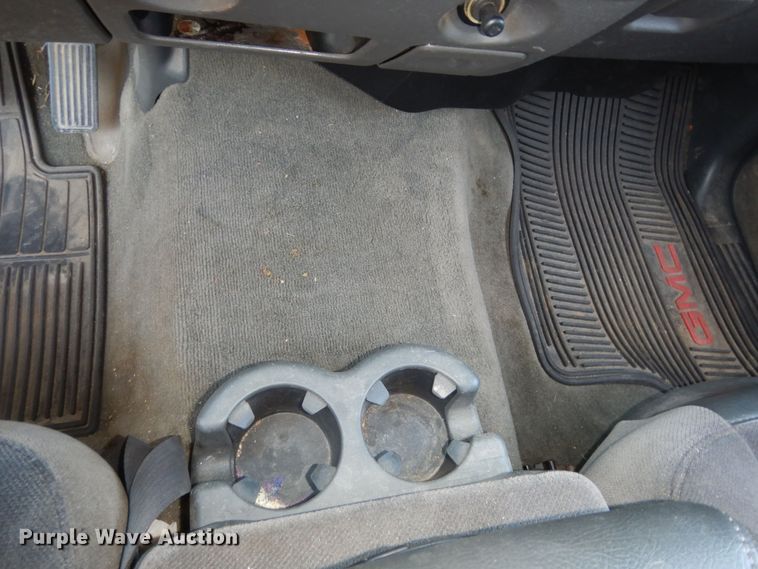 image for item DM3031 2003 GMC Sierra 1500  Ext. Cab pickup truck