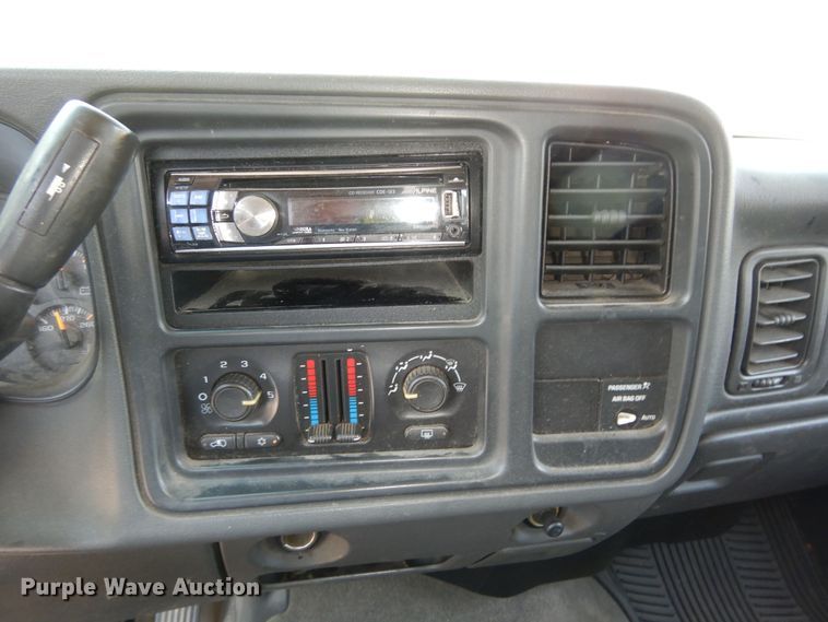 image for item DM3031 2003 GMC Sierra 1500  Ext. Cab pickup truck