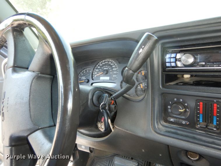 image for item DM3031 2003 GMC Sierra 1500  Ext. Cab pickup truck