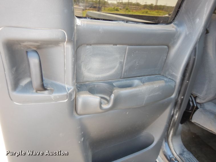 image for item DM3031 2003 GMC Sierra 1500  Ext. Cab pickup truck