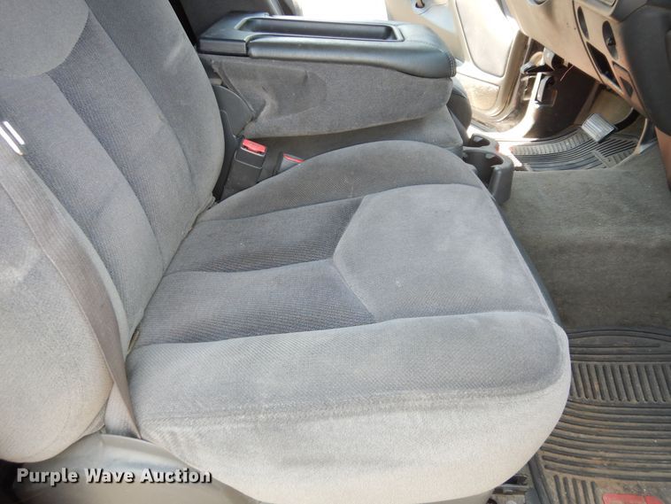 image for item DM3031 2003 GMC Sierra 1500  Ext. Cab pickup truck