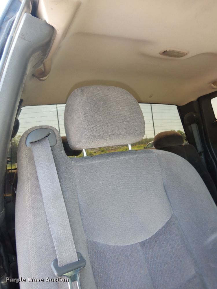 image for item DM3031 2003 GMC Sierra 1500  Ext. Cab pickup truck