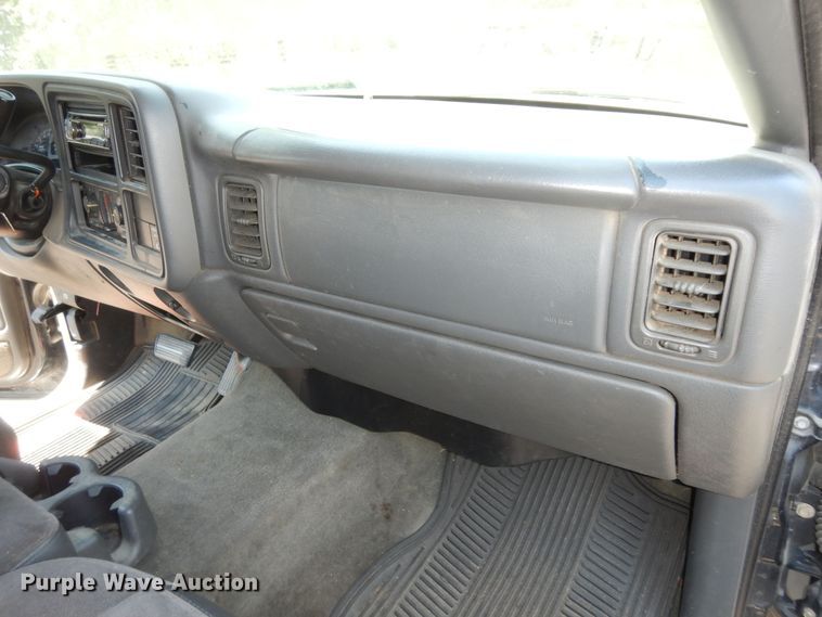 image for item DM3031 2003 GMC Sierra 1500  Ext. Cab pickup truck