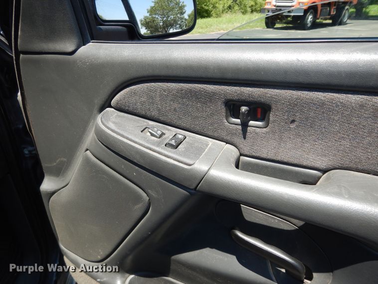 image for item DM3031 2003 GMC Sierra 1500  Ext. Cab pickup truck