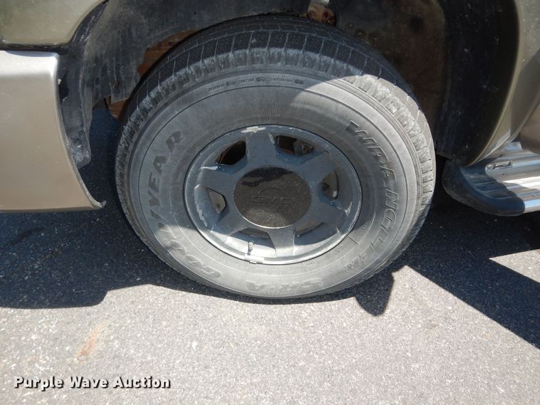 image for item DM3031 2003 GMC Sierra 1500  Ext. Cab pickup truck