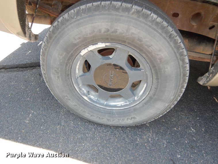 image for item DM3031 2003 GMC Sierra 1500  Ext. Cab pickup truck