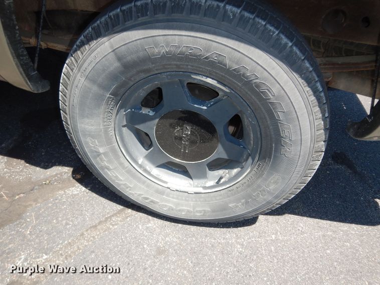 image for item DM3031 2003 GMC Sierra 1500  Ext. Cab pickup truck