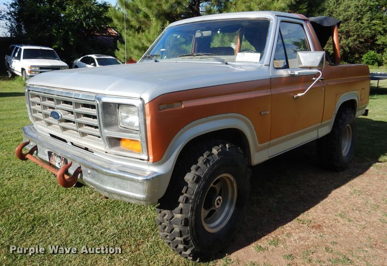 image for item DN0458 1982 Ford Bronco  SUV