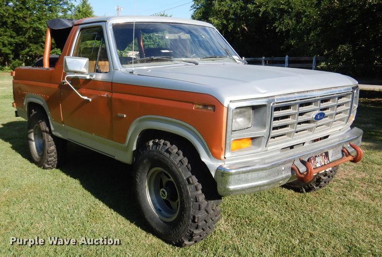 image for item DN0458 1982 Ford Bronco  SUV