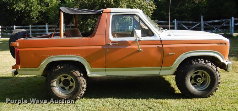 image for item DN0458 1982 Ford Bronco  SUV