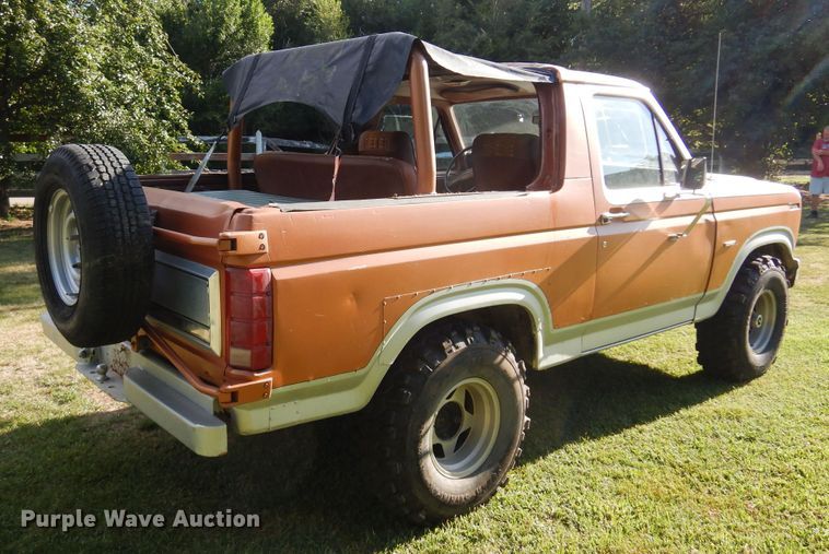 image for item DN0458 1982 Ford Bronco  SUV