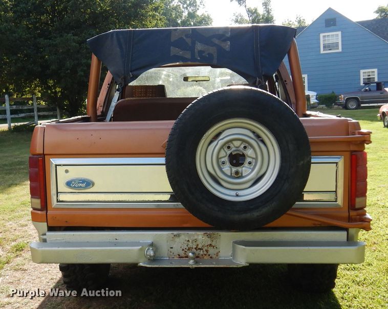 image for item DN0458 1982 Ford Bronco  SUV