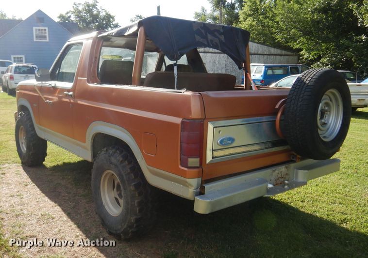 image for item DN0458 1982 Ford Bronco  SUV