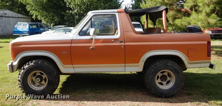 image for item DN0458 1982 Ford Bronco  SUV