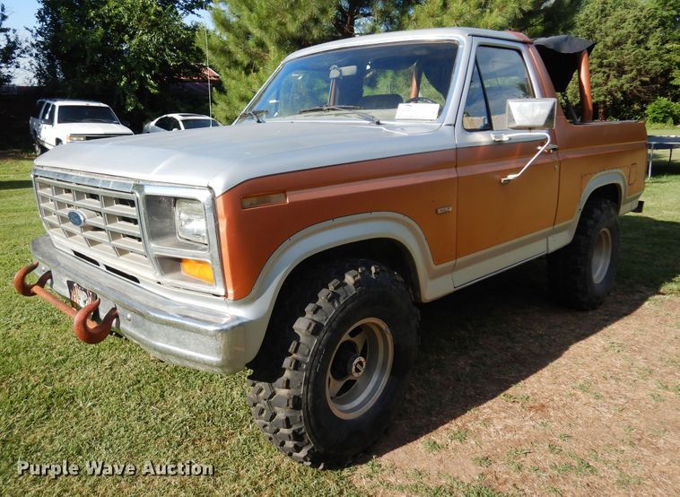 image for item DN0458 1982 Ford Bronco  SUV
