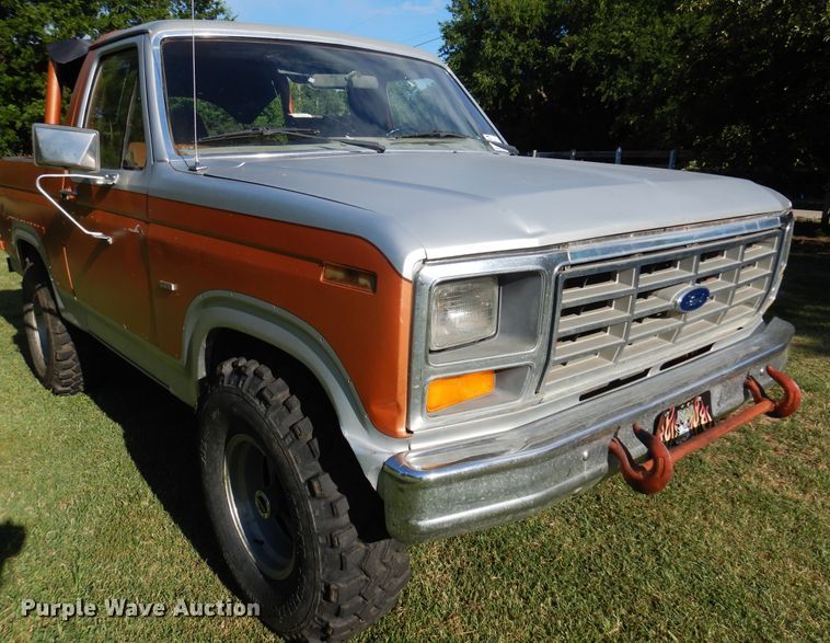 image for item DN0458 1982 Ford Bronco  SUV