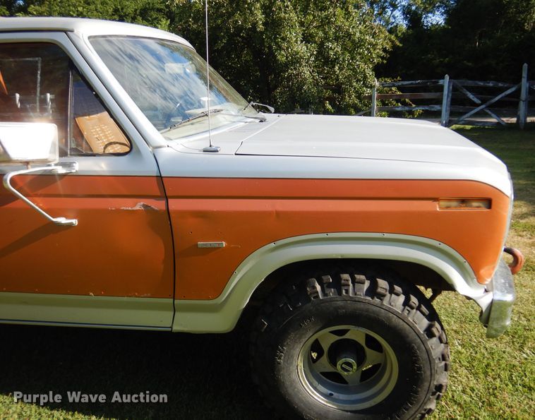 image for item DN0458 1982 Ford Bronco  SUV