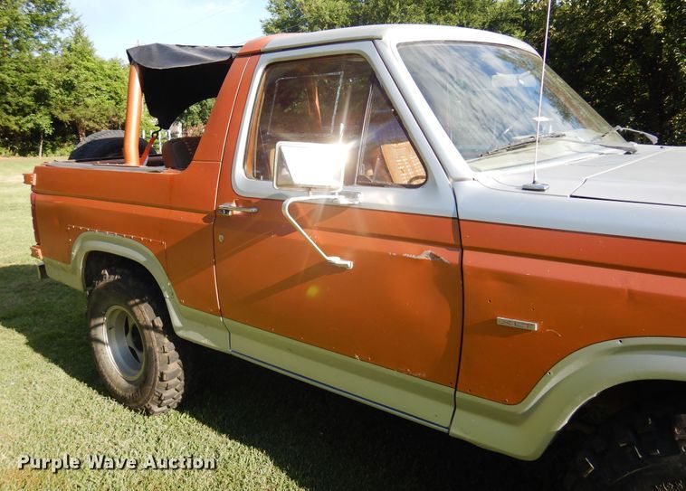 image for item DN0458 1982 Ford Bronco  SUV