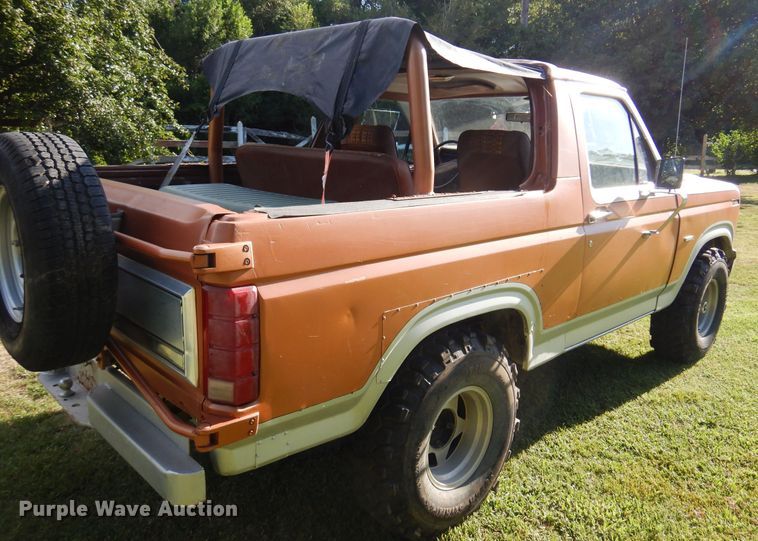 image for item DN0458 1982 Ford Bronco  SUV