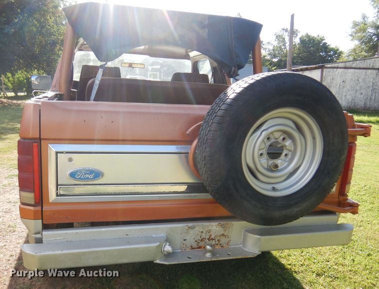 image for item DN0458 1982 Ford Bronco  SUV