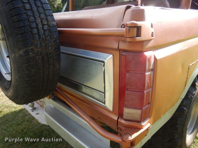 image for item DN0458 1982 Ford Bronco  SUV