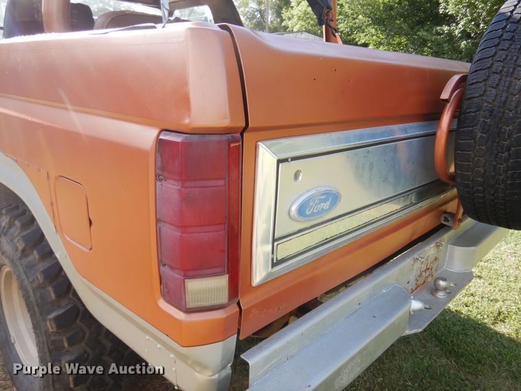 image for item DN0458 1982 Ford Bronco  SUV