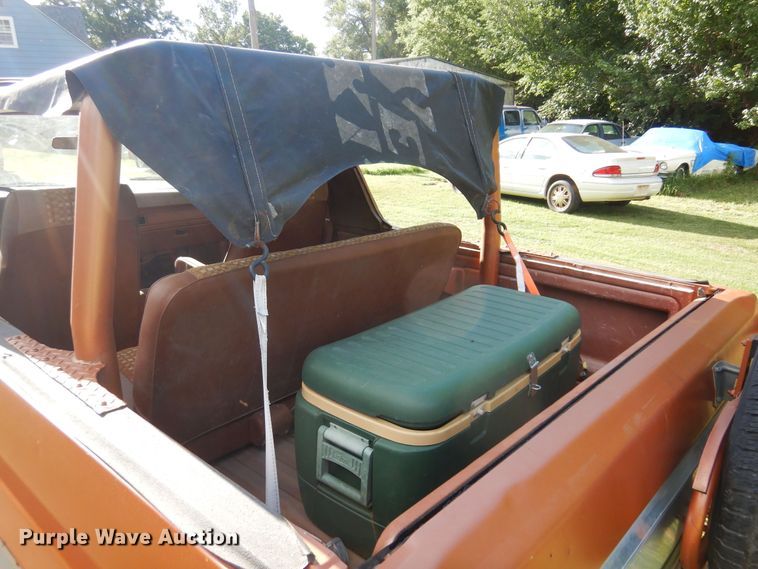 image for item DN0458 1982 Ford Bronco  SUV